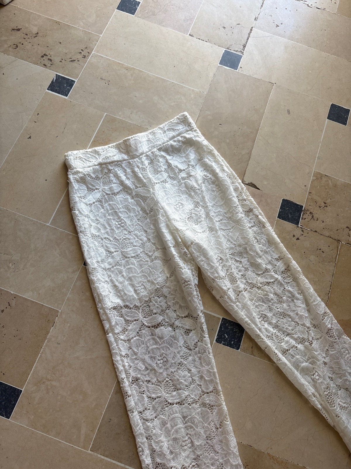 Pantalon de plage blanche avec dentelle 