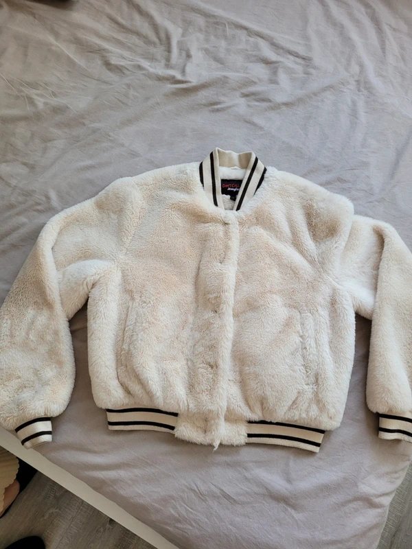 Veste fausses fourrures s