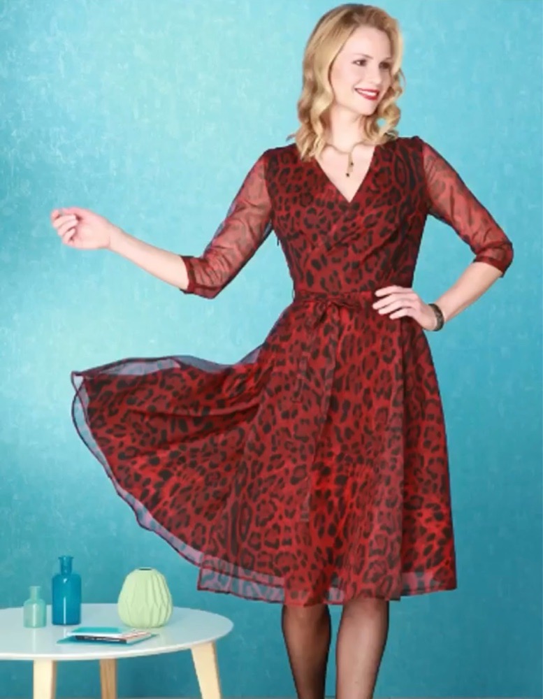Robe tigré rouge et noire jamais portée