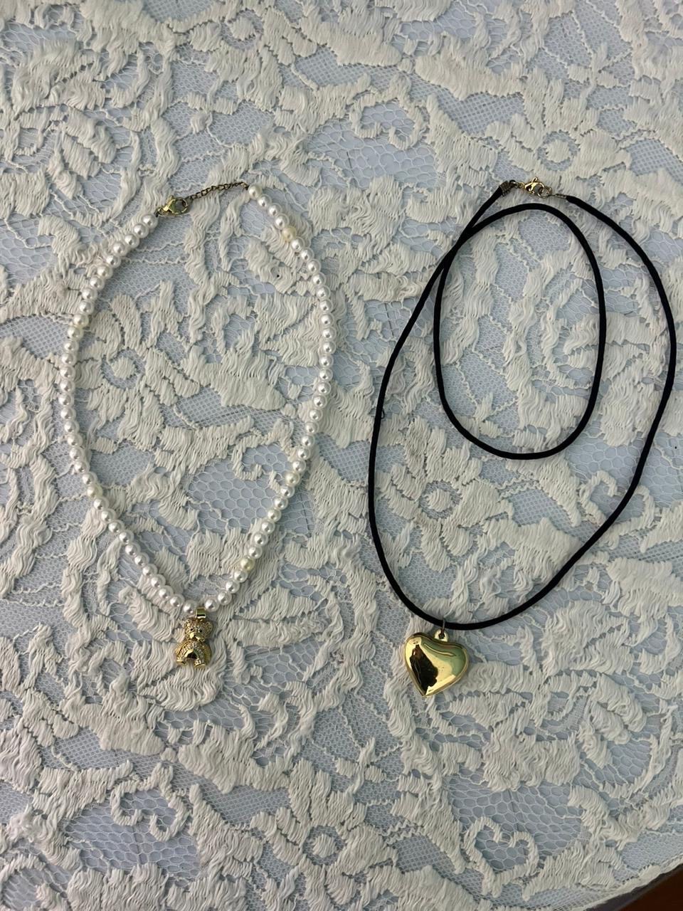 Lot de deux colliers 