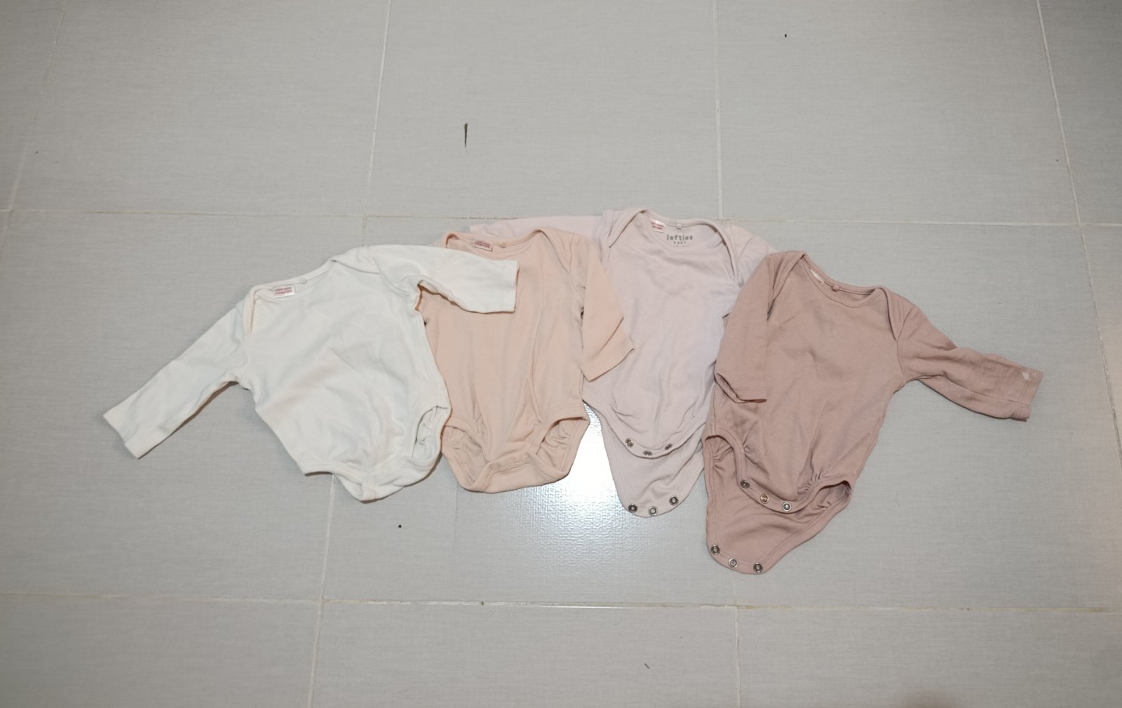 Lot de 4 bodys avec manches filles 1_3 mois