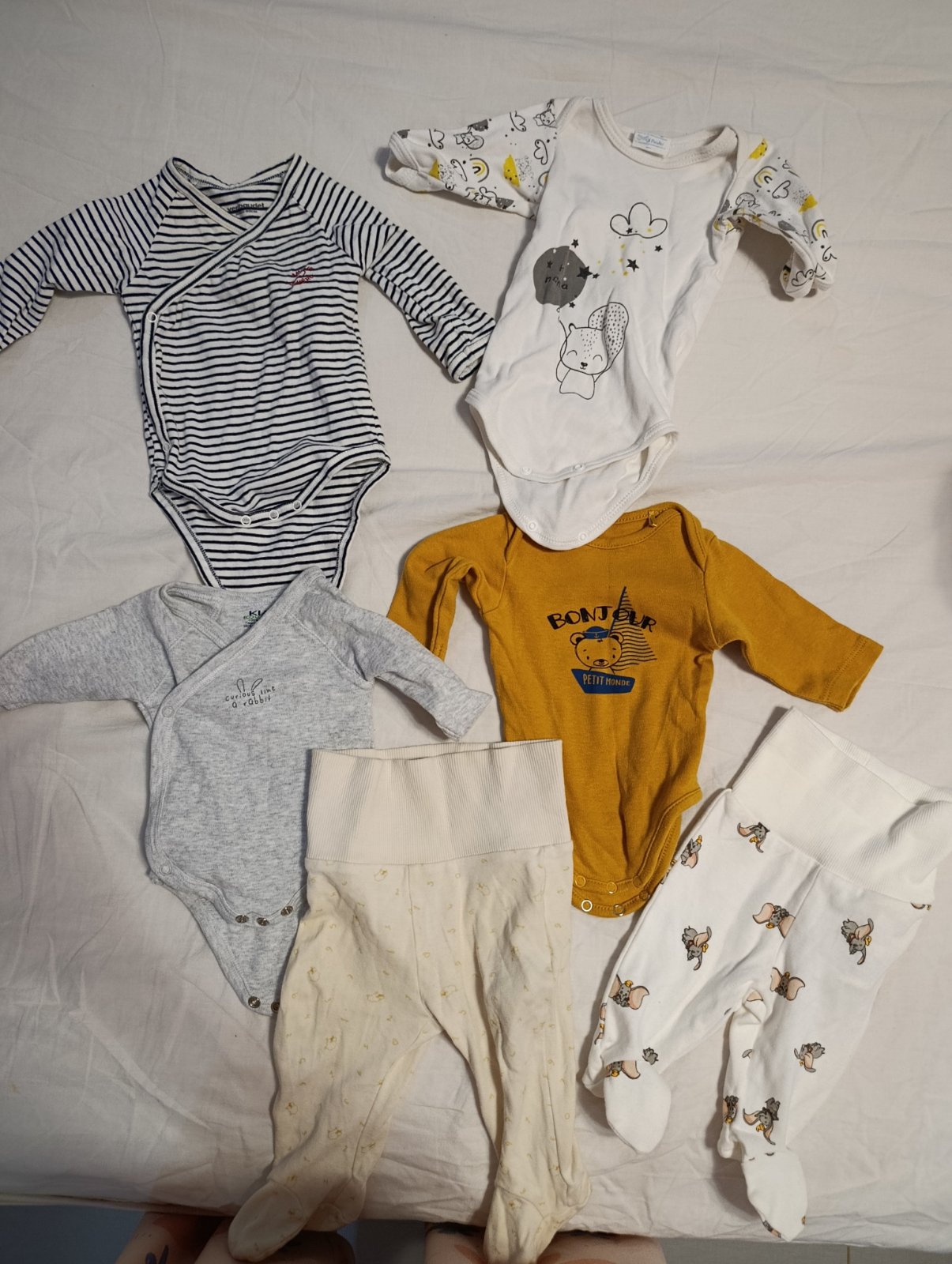 Lot nouveu né 4 bodies et 2 pantalons unisexe