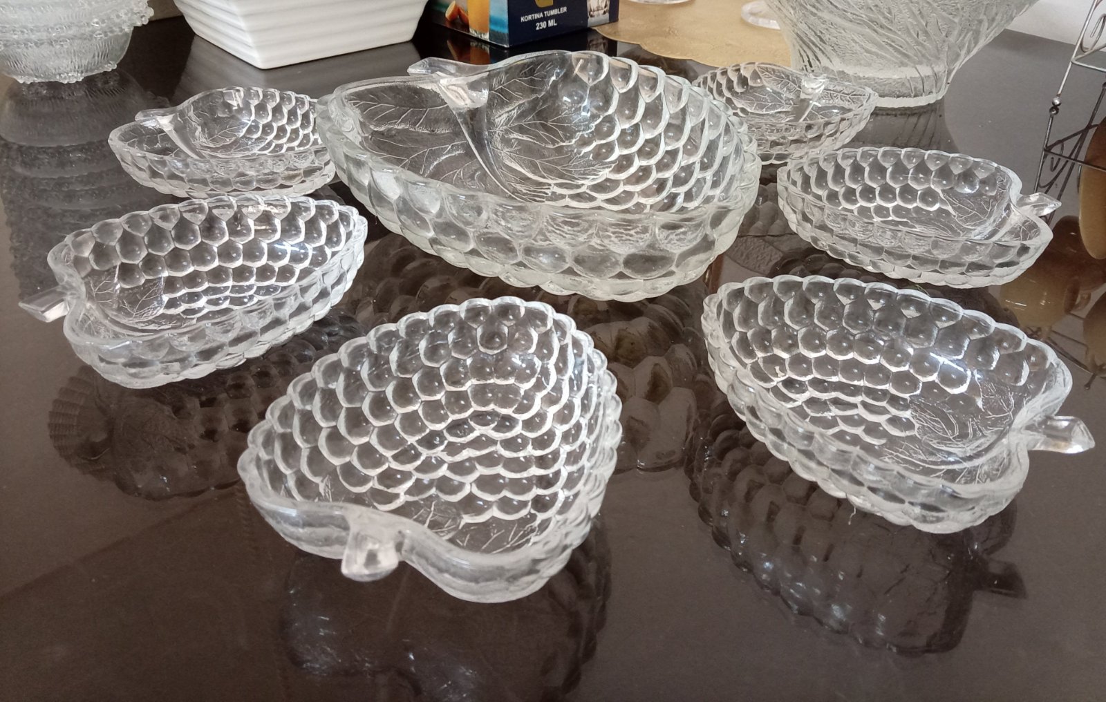 Ensemble de bols en verre décoratif forme fraise. 