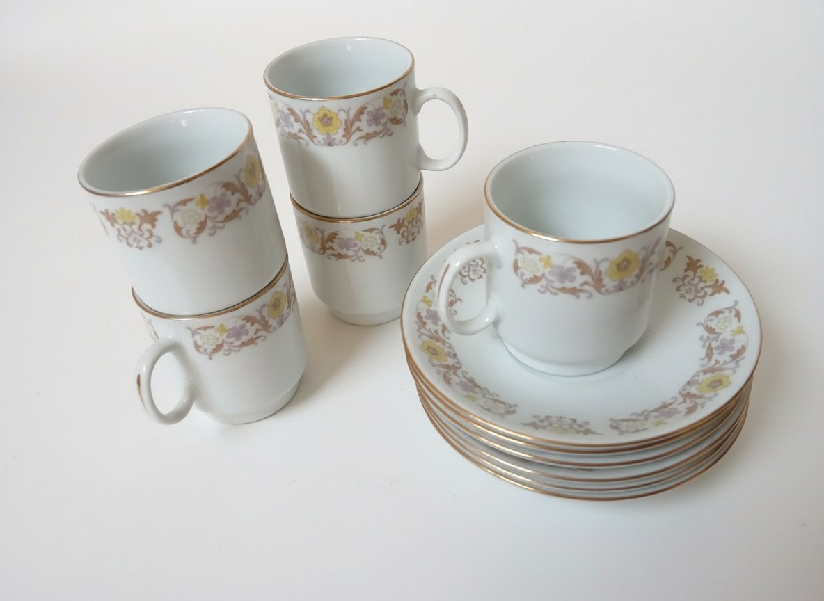 Style VINTAGE. Service à café en porcelaine décor floral doré