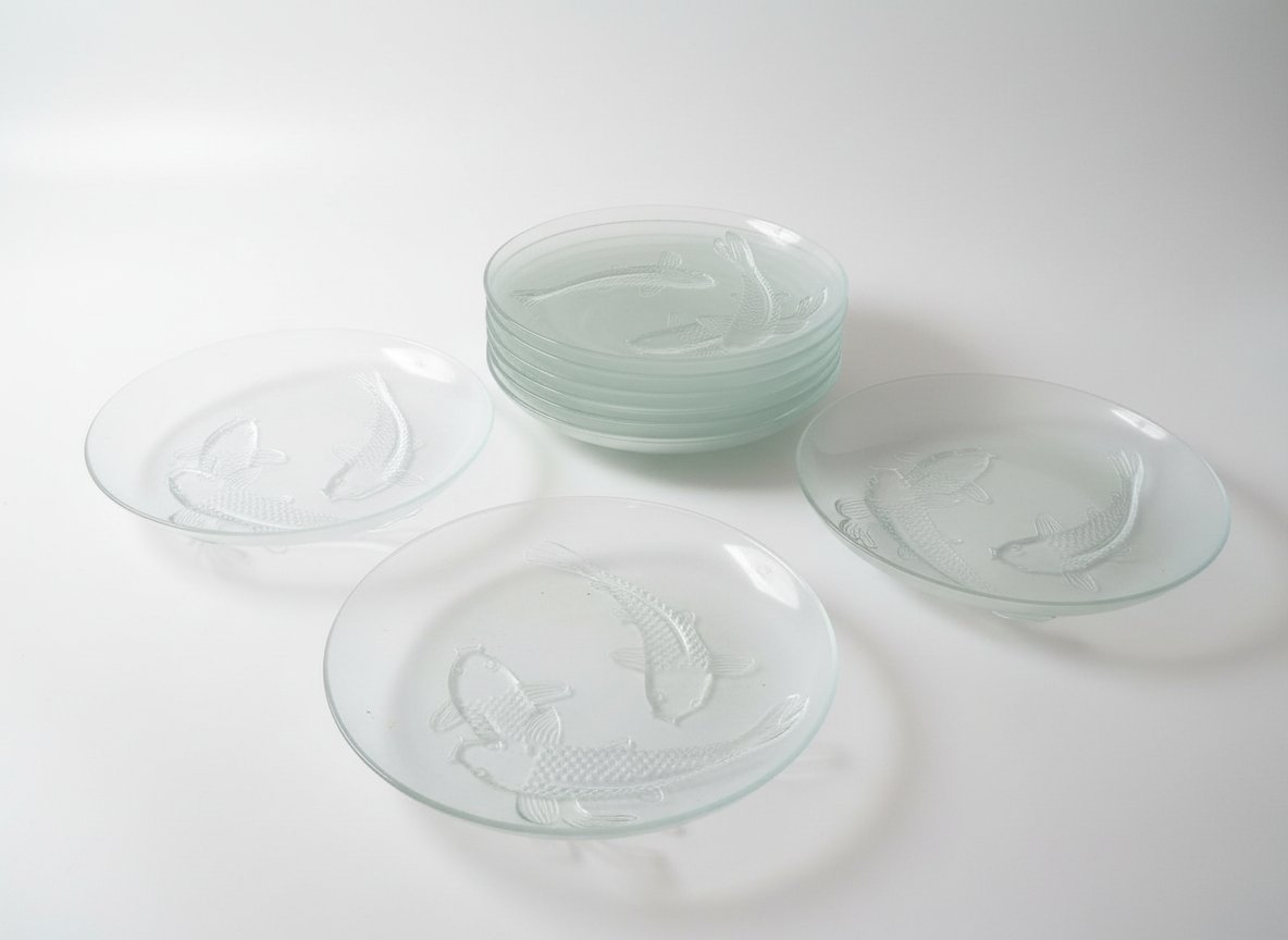 TRÈS BON ÉTAT 💫 LOT DE 10 PLATS 🧆en verre décor motif 🐬 POISSONS 🐟.     Prix: 7 DT LE PLAT ou 70 DT LES 10.