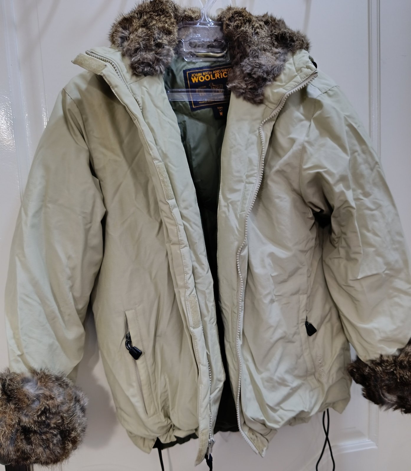 Manteau femme WOOLRICH taille M/L en très bon état 