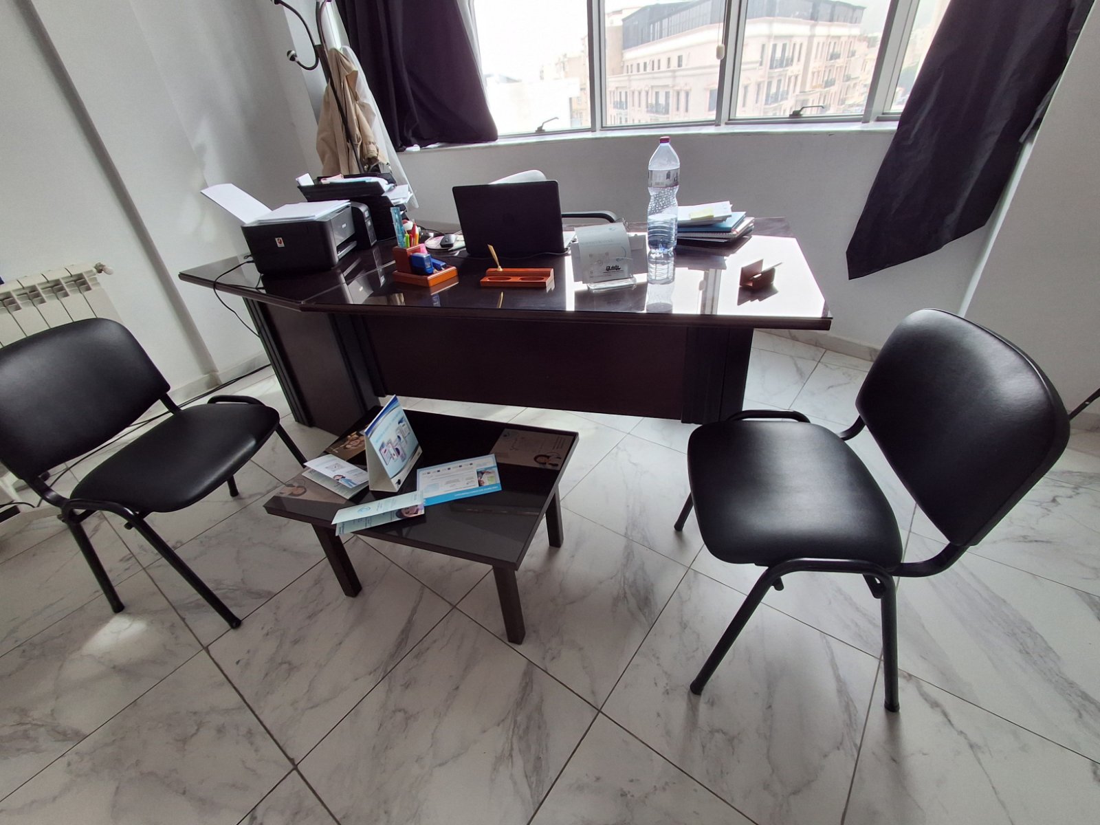 Bureau +table basse +chaise directeur 