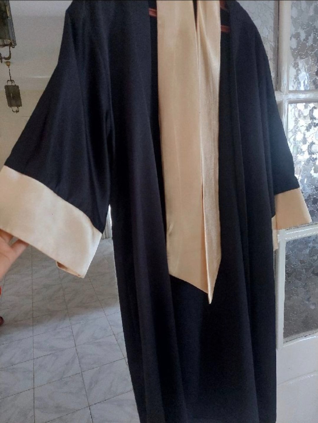 Tenue de graduation porté une seule fois