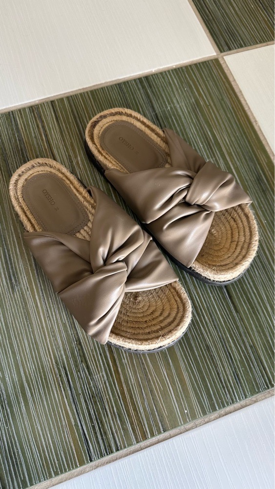 Claquettes Oysho kaki