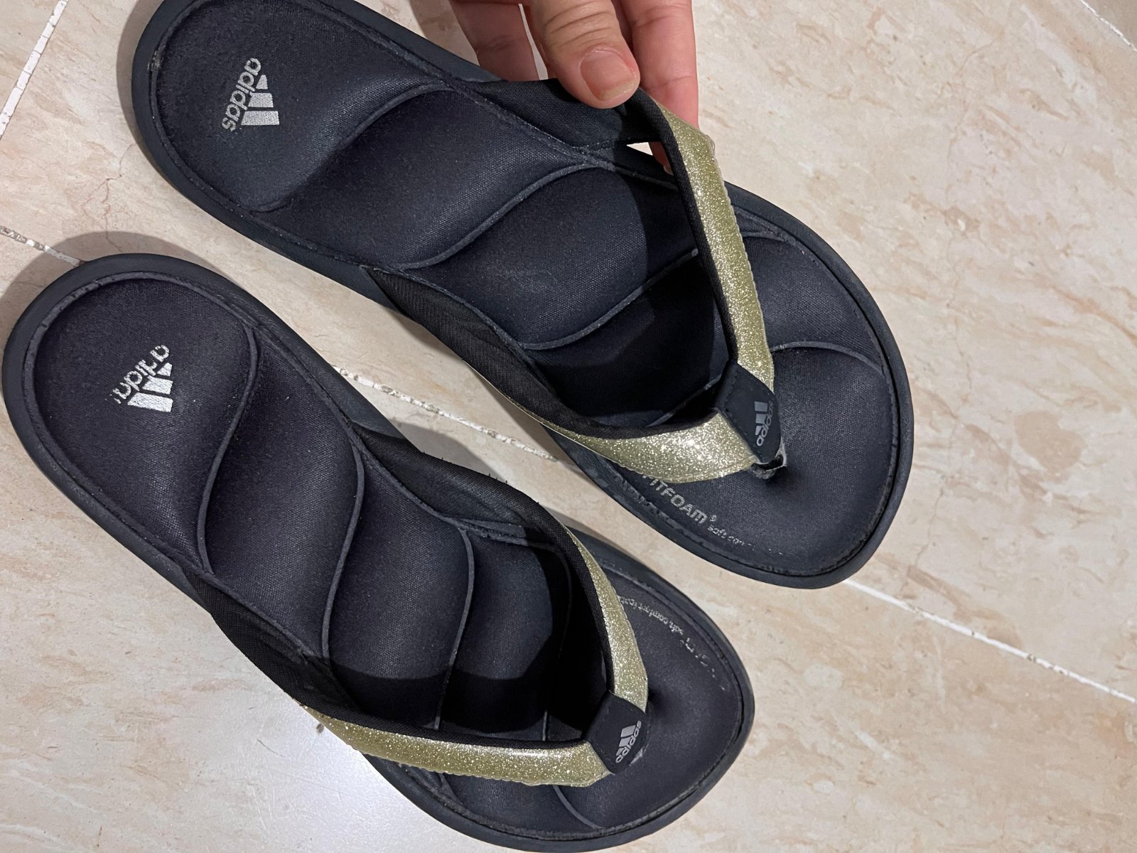 Mule adidas tres confortable 