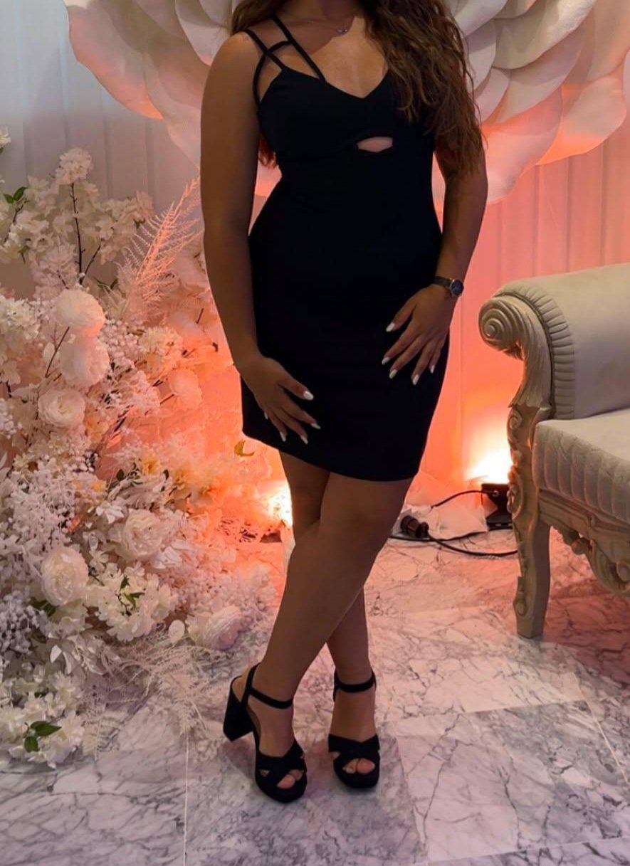 Un jolie robe noir tabes taille M