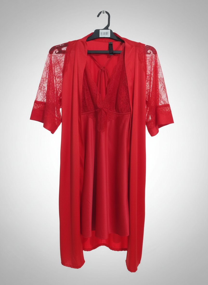 A vendre nuisette satinée en rouge grenadine de la marque hunkemoller et kimono satiné en rouge vif de la marque pirate collection 