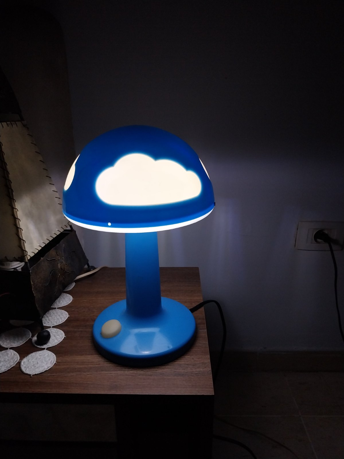 Je vends cette sympathique veilleuse champignon matière silicone parfaite pour chambre enfant garçon 