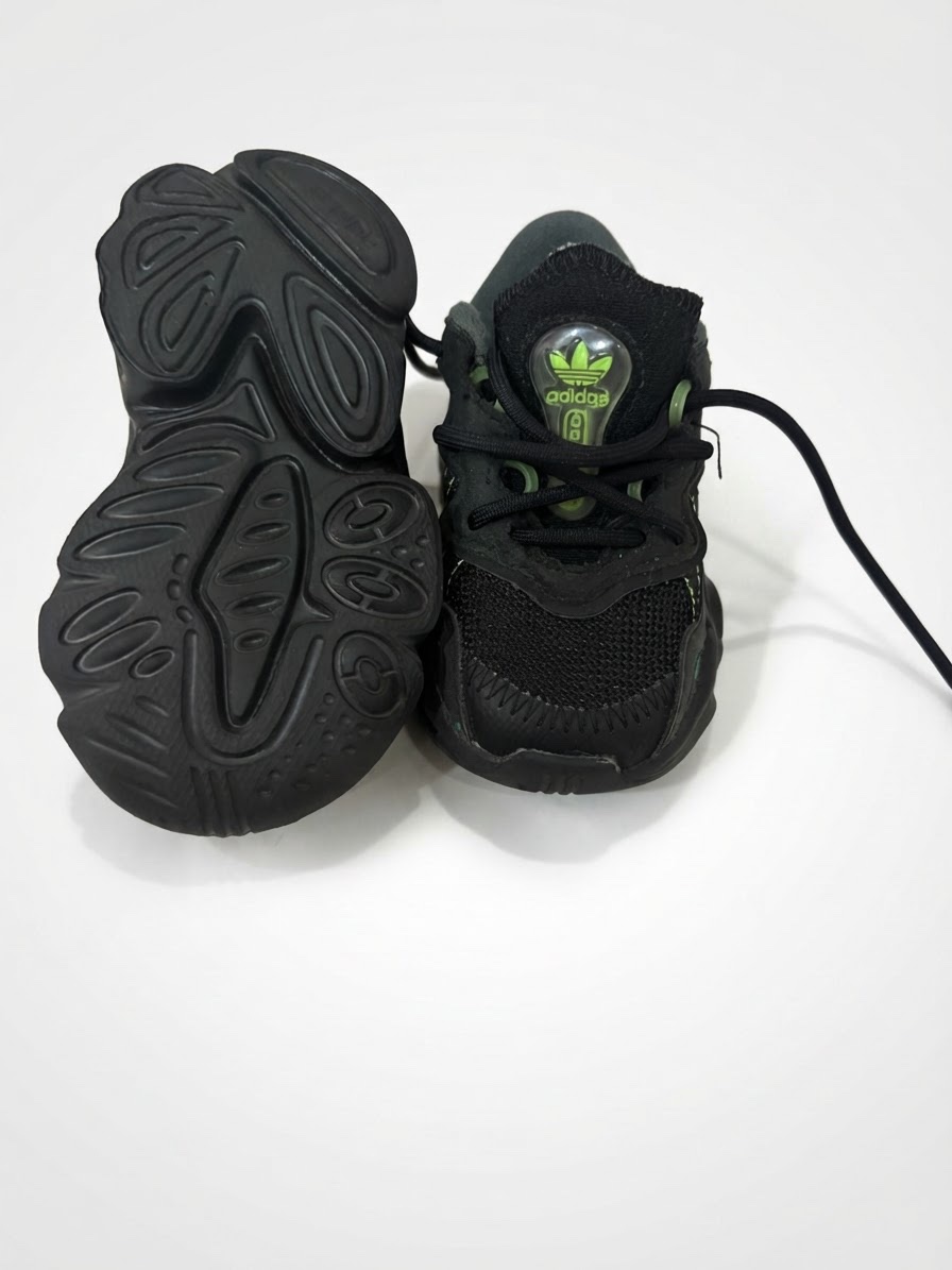Baskets Adidas Ozweego Bébé – Taille 20 – Noir et Vert Fluo