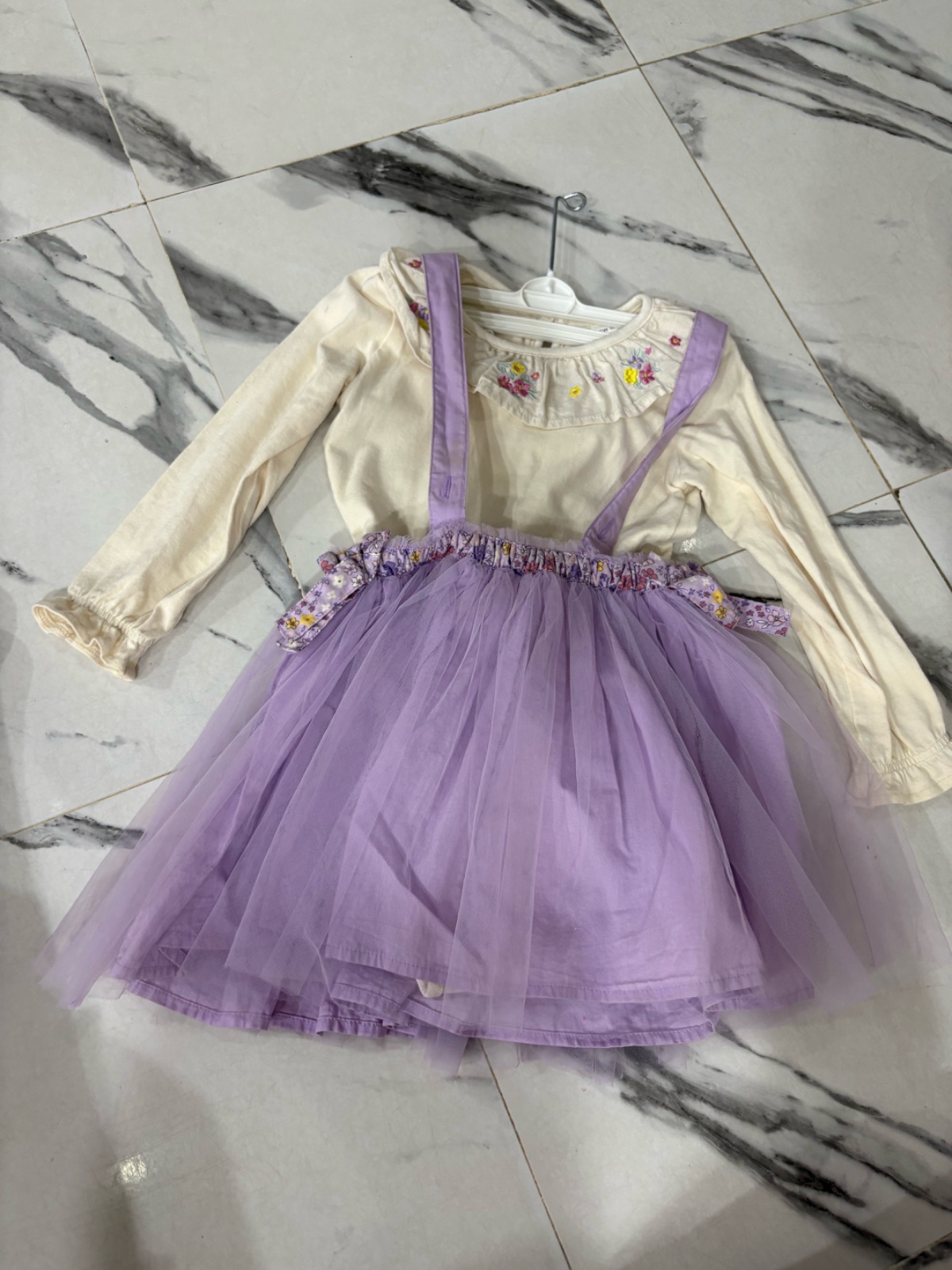Ensemble 2 pièces fille – Blouse brodée et Jupe à bretelles en tulle violet