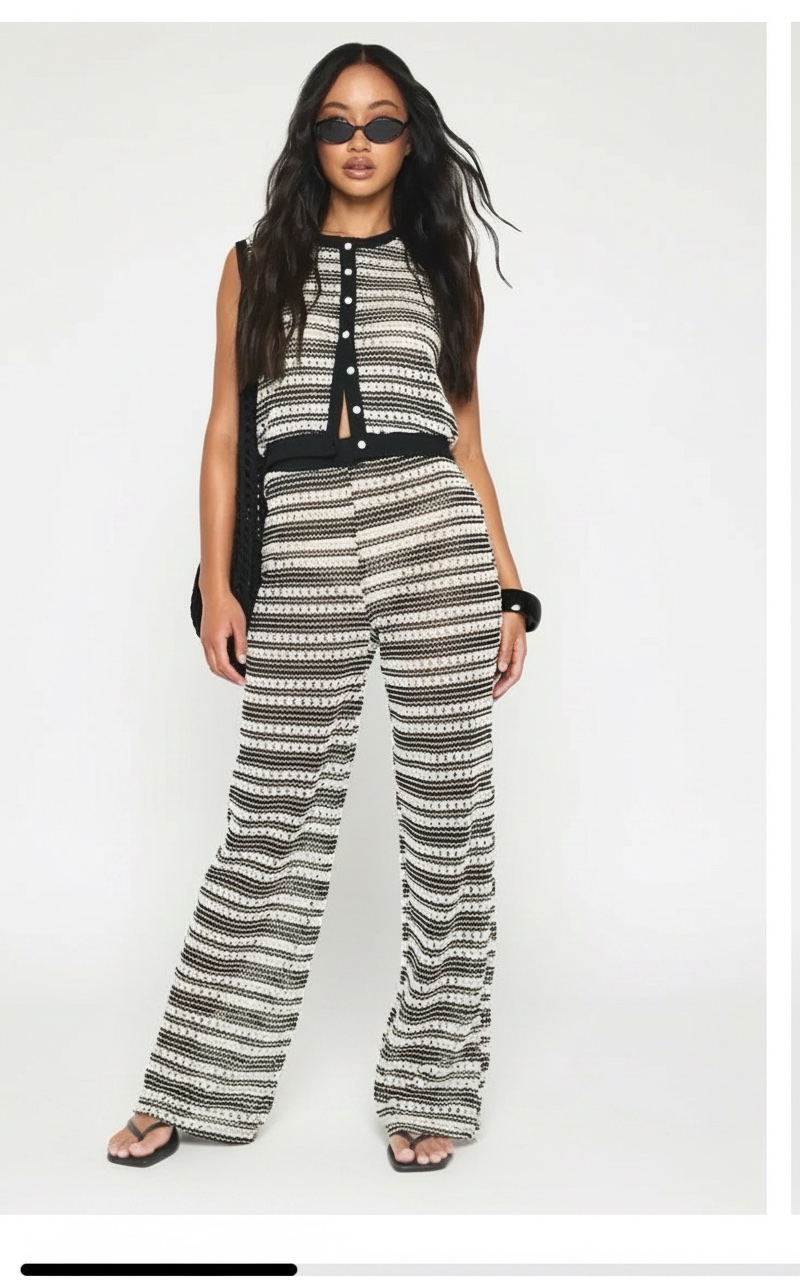 Pantalon neuf à rayures crochetées