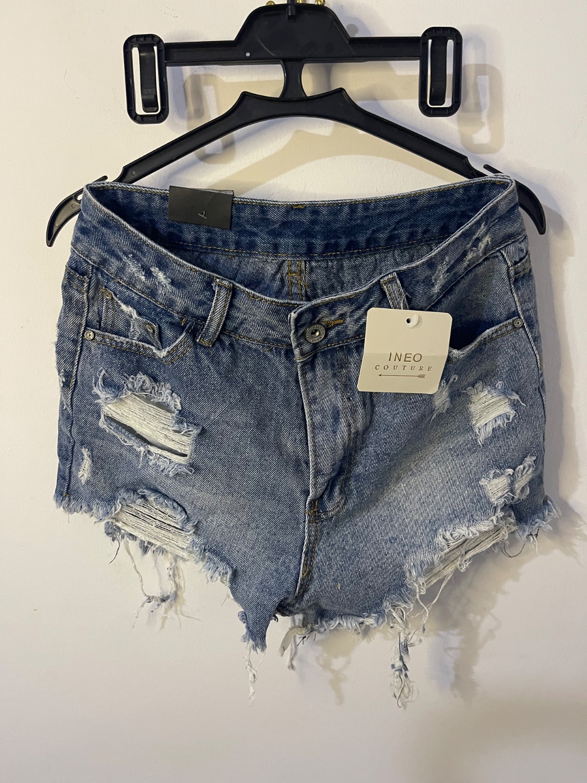 Short neuf
