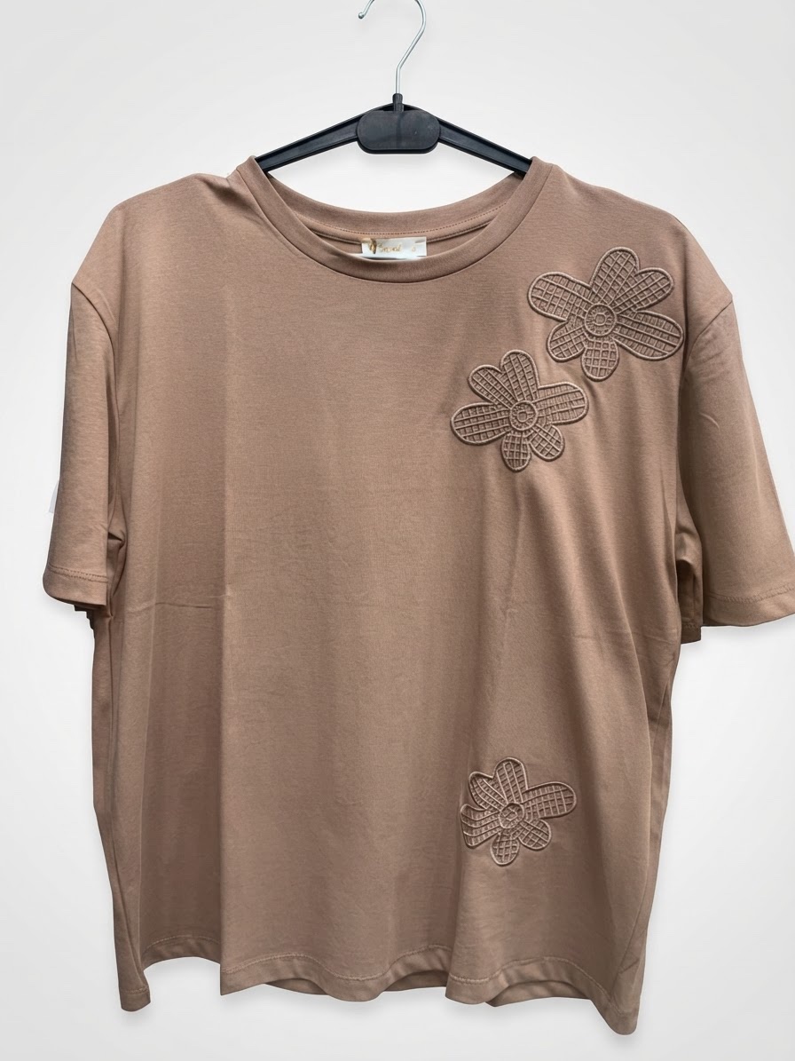 Pull disponible en tailles S, M, L et XL.