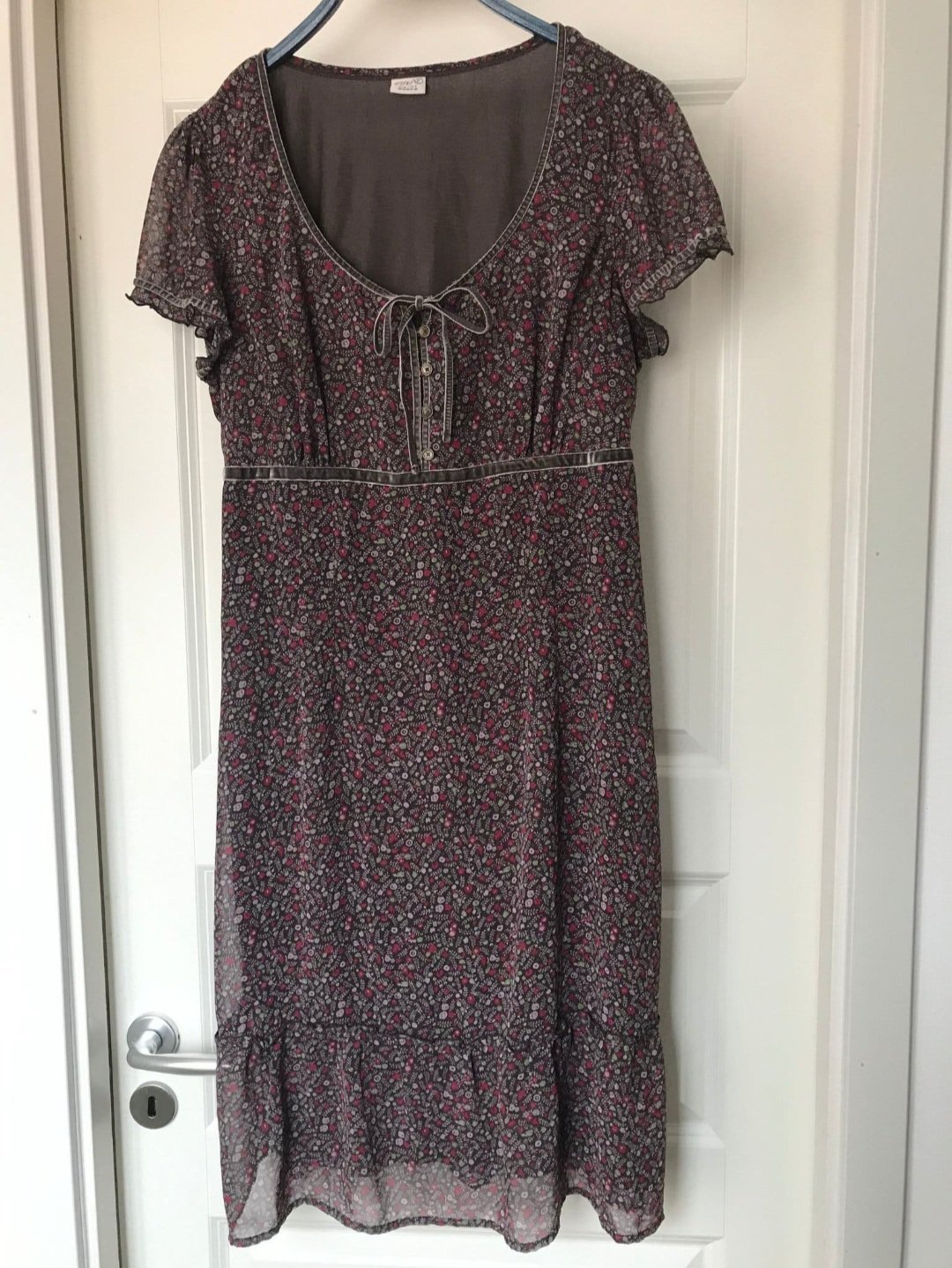 Jolie robe fleurie de la marque Esprit – taille 36/38