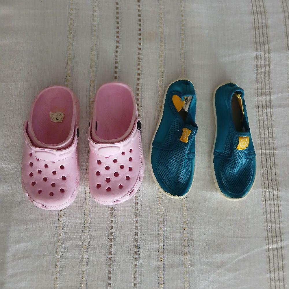 Chaussures aquatiques et crocs 