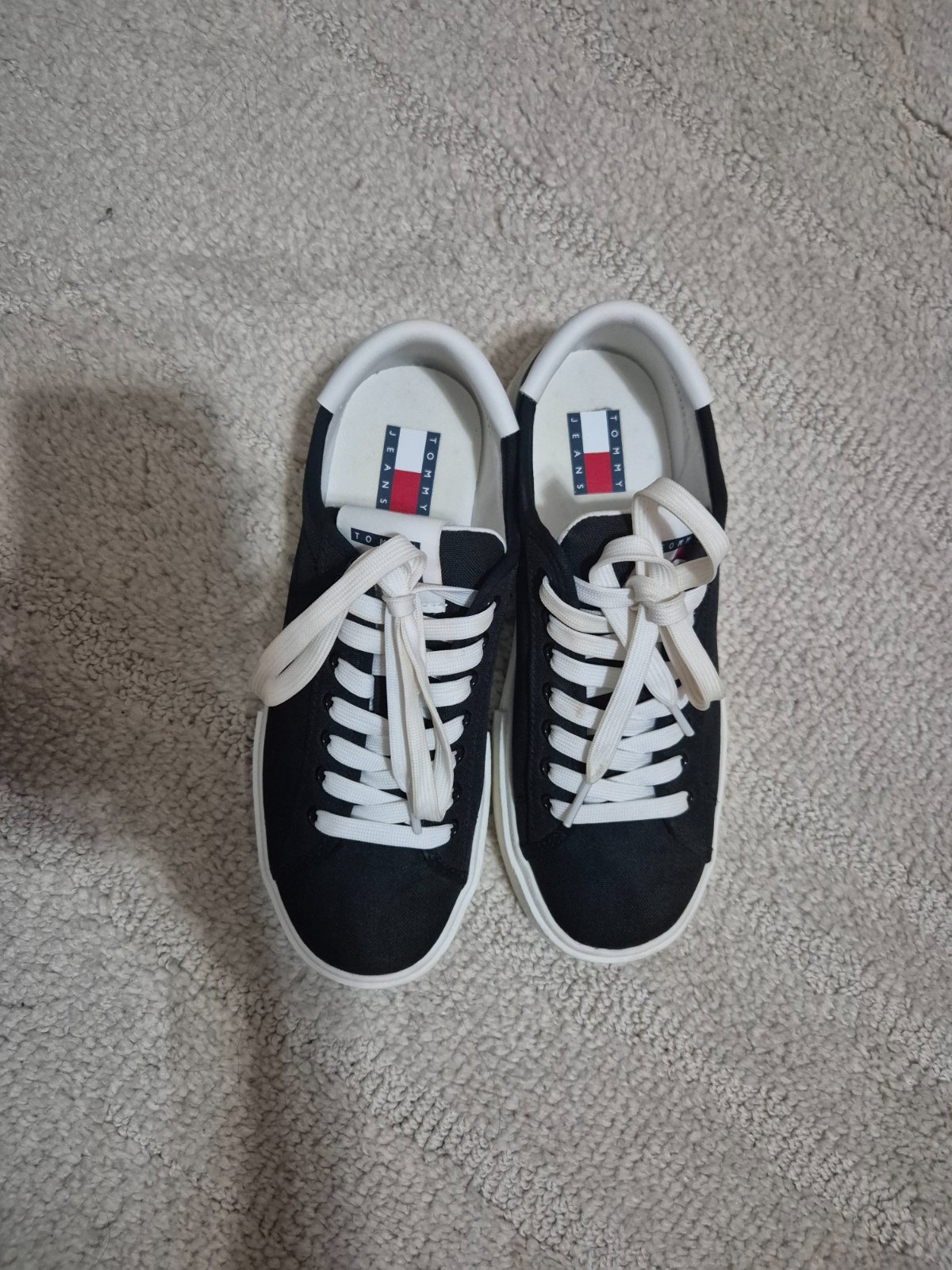 Baskets TOMMY