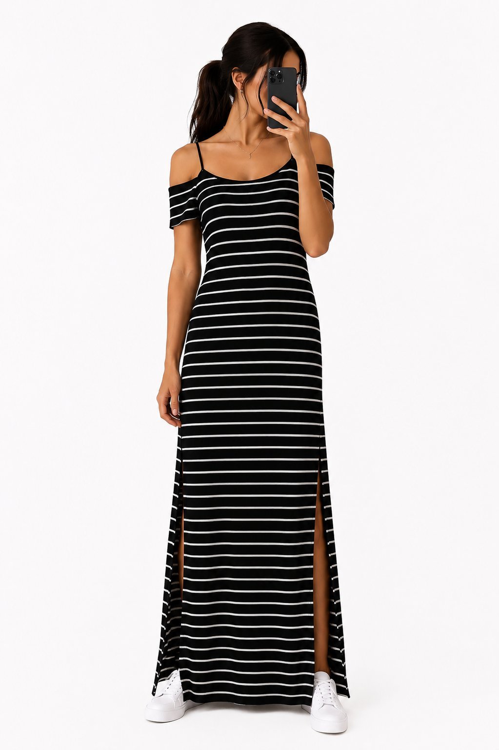 Robe noire à rayures blanches