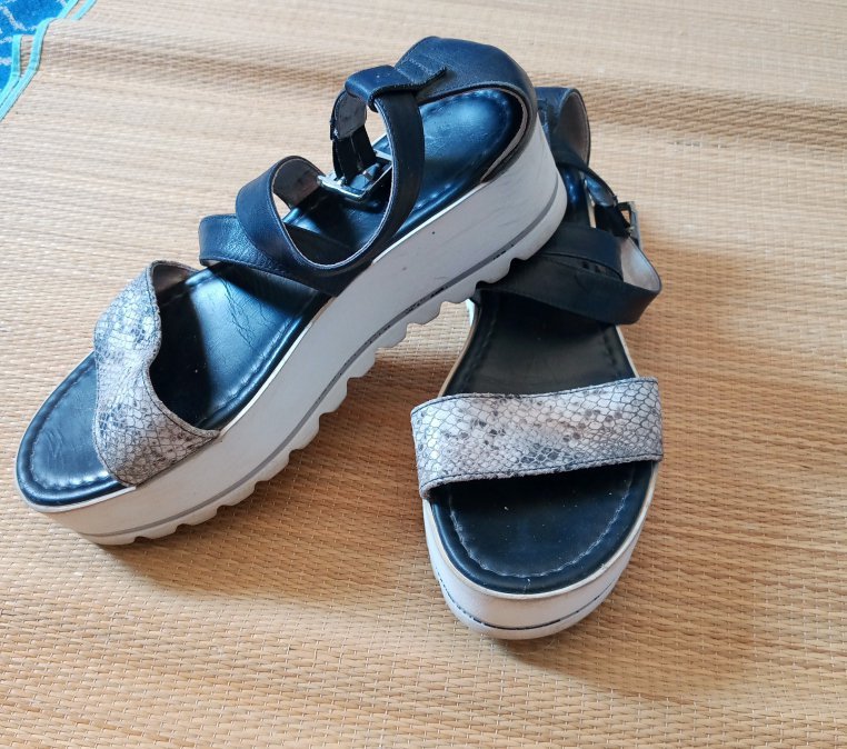 Sandal 