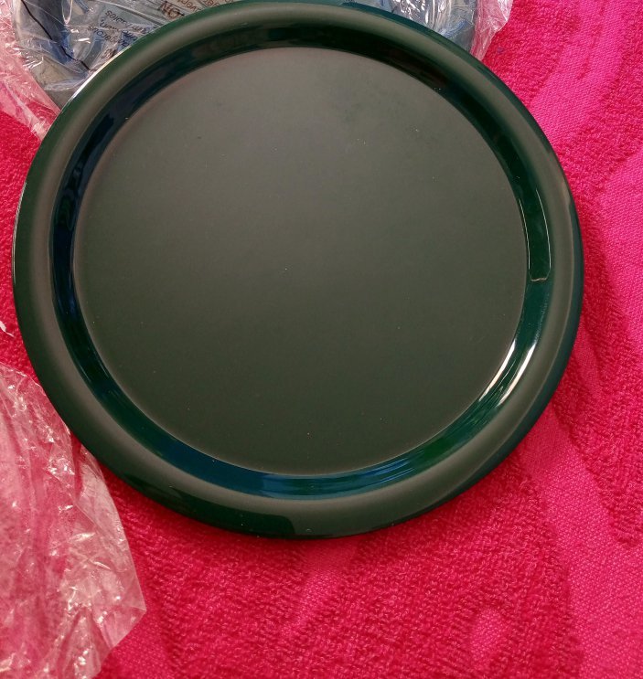 Deux assiettes plats pour bébé.