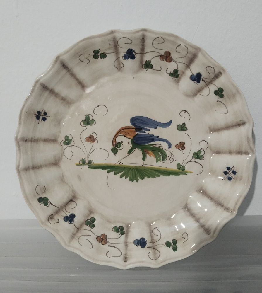Assiette decorative Moustiers signée 