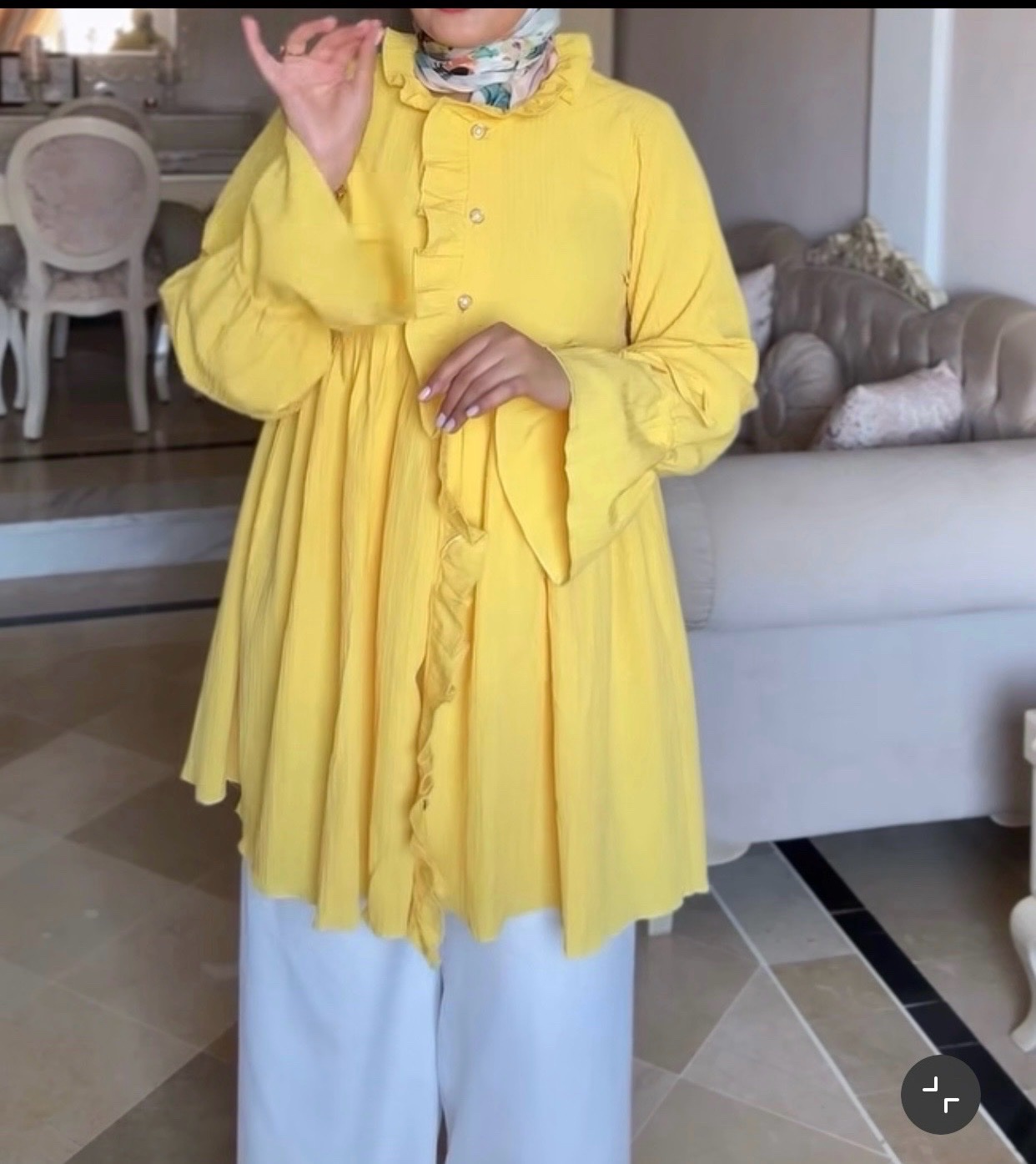 Ensemble: chemise jaune et pantalon large blnc taille 40💛 jamais utilisé✅