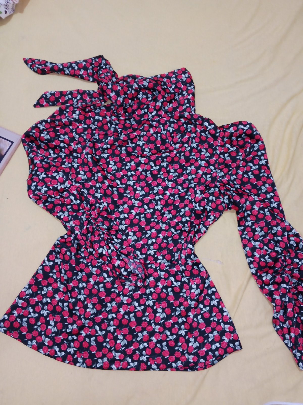 Chemise fleurie ceintrée 
