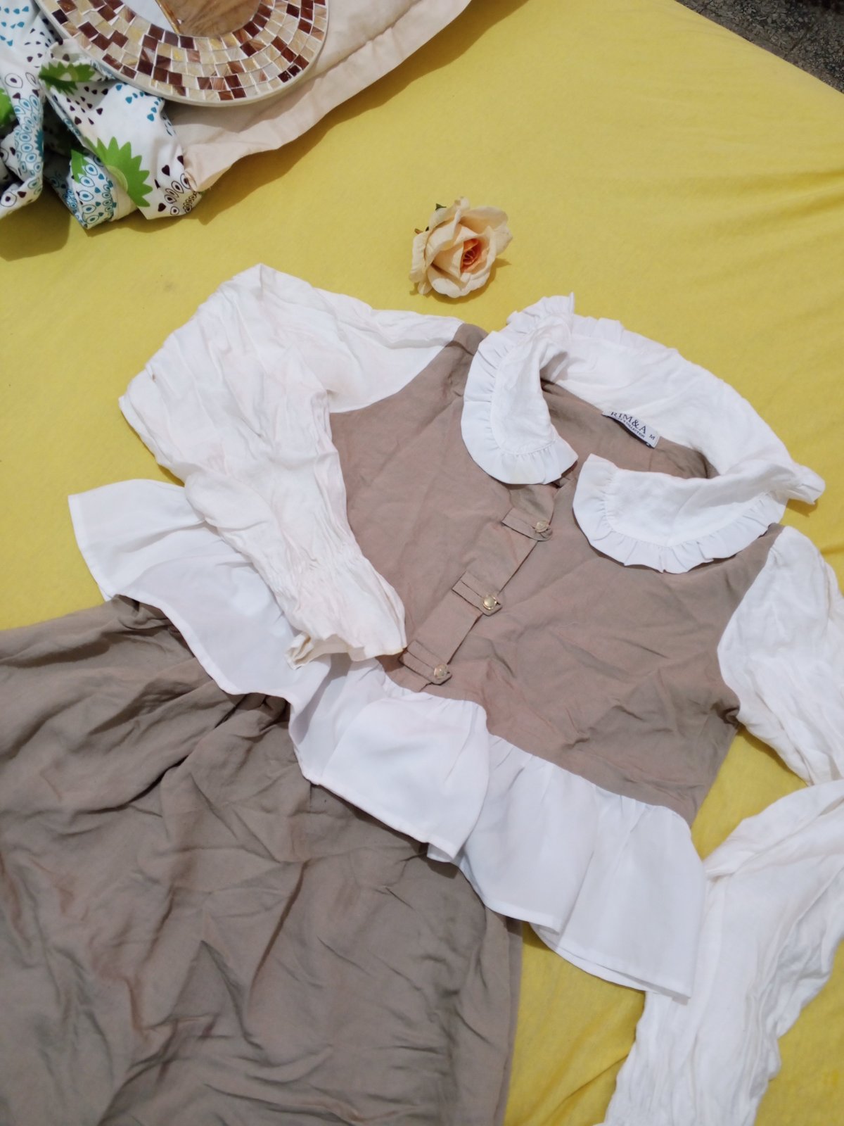 Ensemble chemise et jupe mi-longue