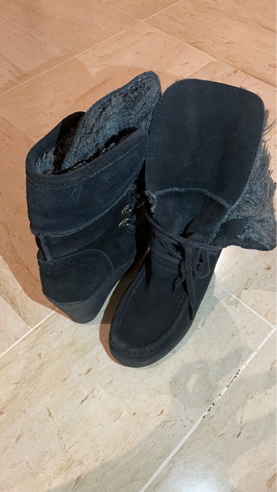 Bottines noires en suède avec intérieur fourrée