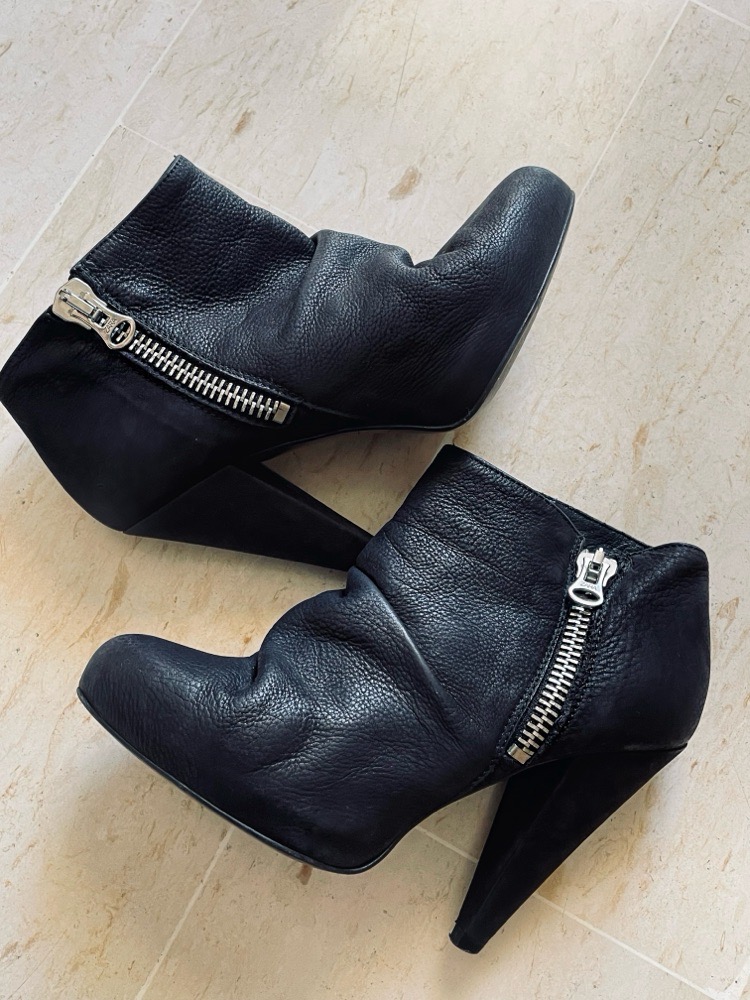 Bottines noires Zara - talons design et fermeture zippée argentée 