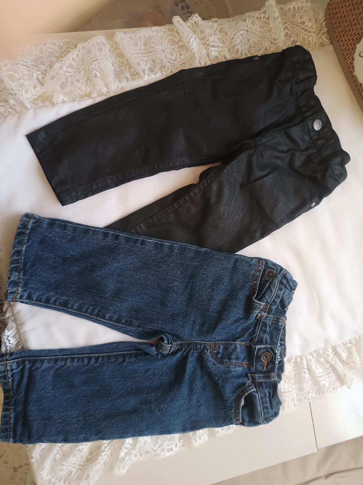 Lot de deux Pantalons bebe 6/9 mois le noir ylabes 12mois