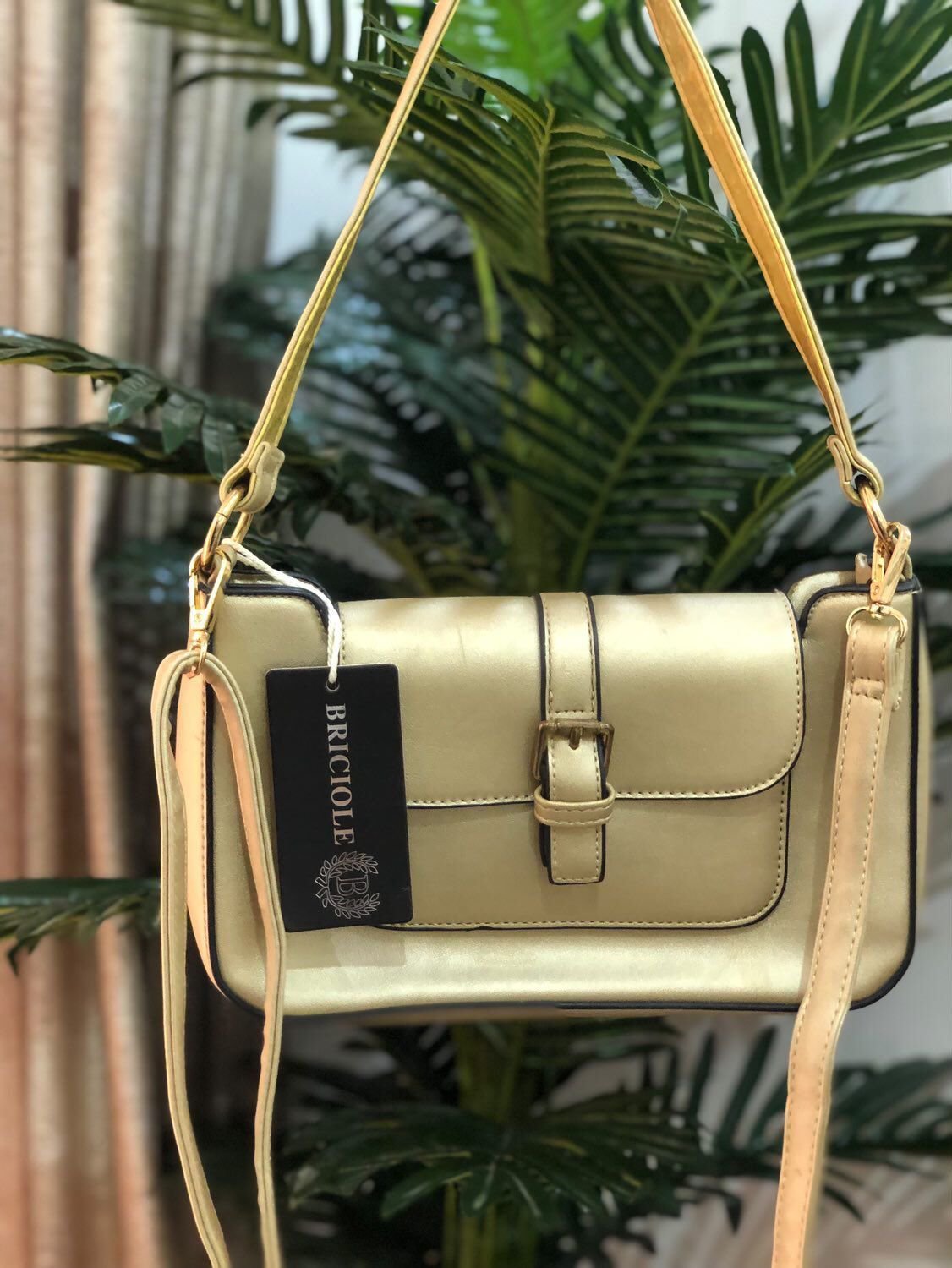 Sac à mains dorée 