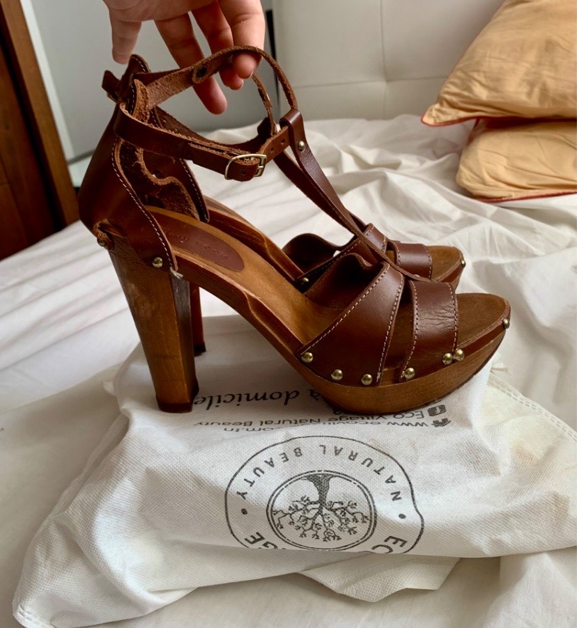 Magnifique talon en bois 