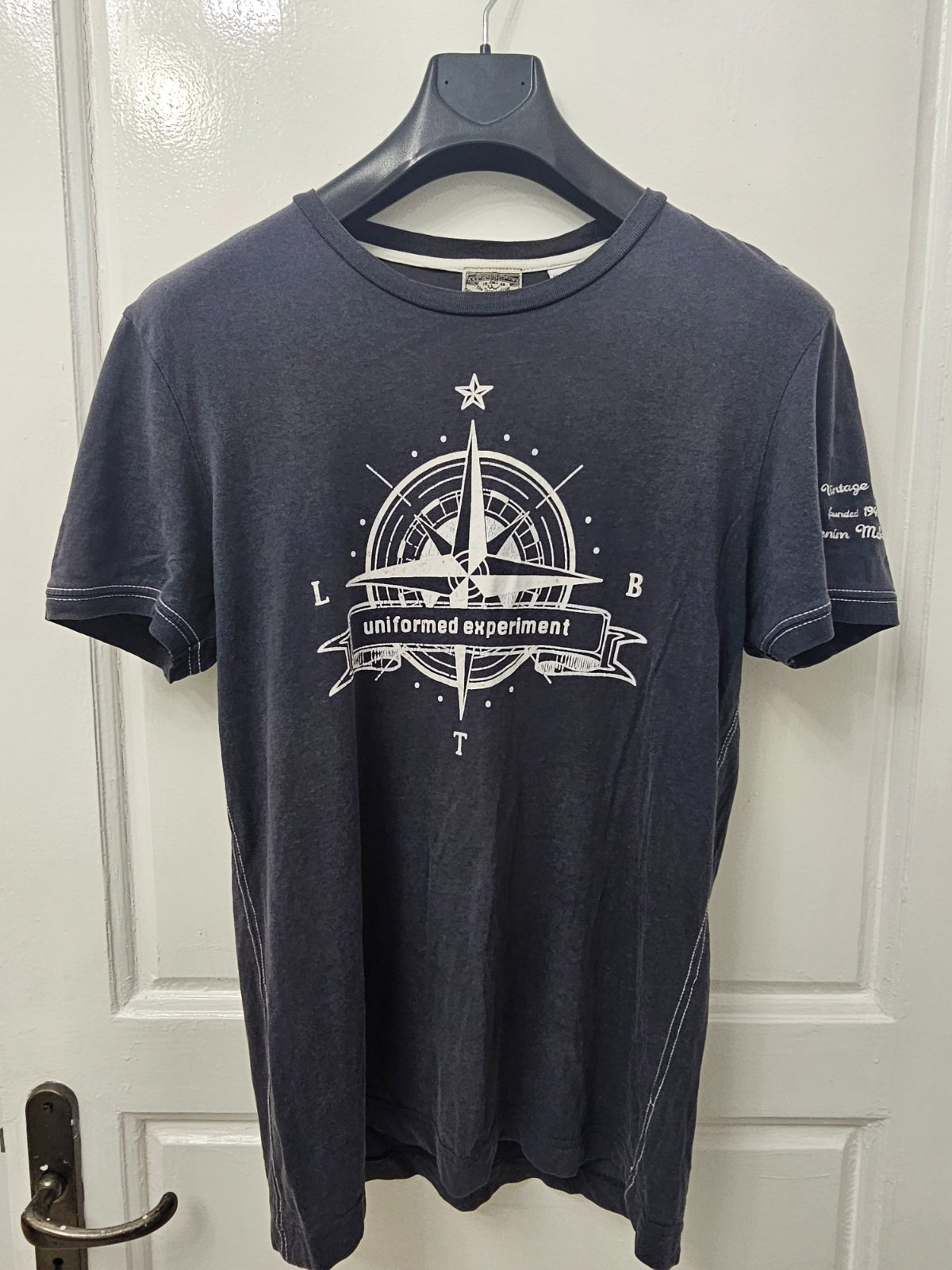 T-shirt LTB bleu-gris foncé – boussole « uniformed experiment