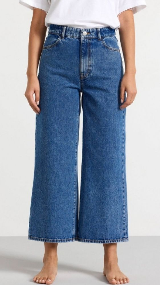 Wide leg cropped jeans + chemise fleurie gratuite 