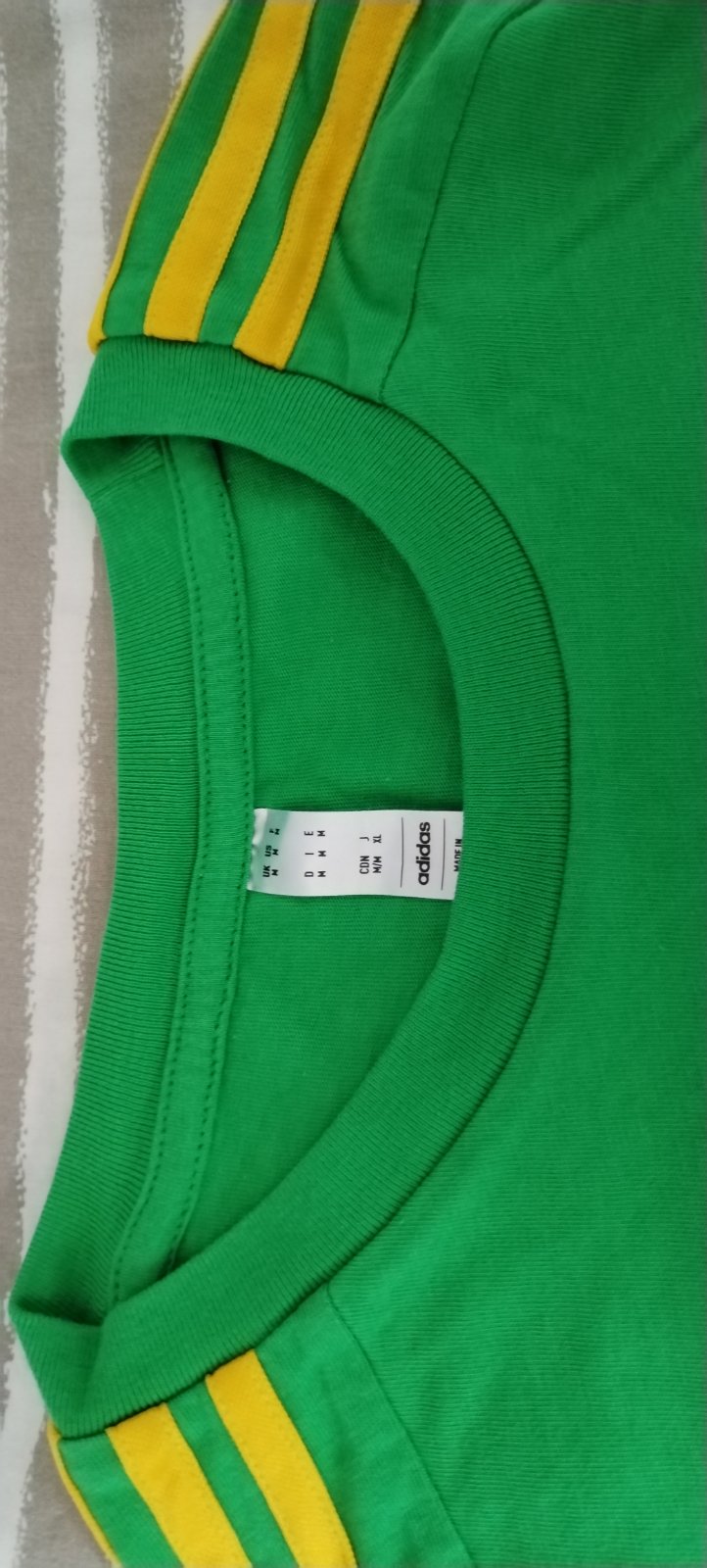 Pulls Adidas neuf sans étiquette 