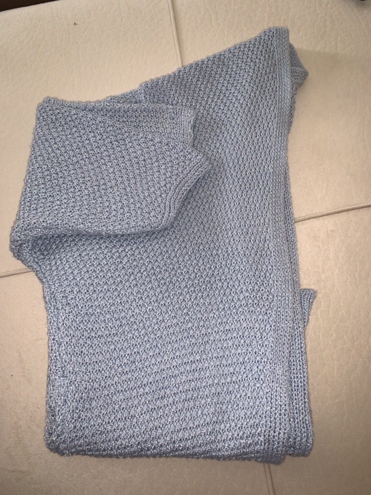 Gilet tricotè sans col, en laine. très bonne qualitè🧵🪡