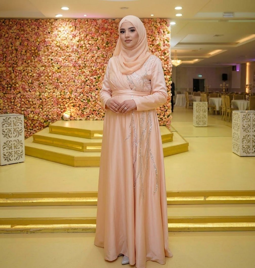 Robe de Soirée "Aurore Pêche" – Élégance Brodée