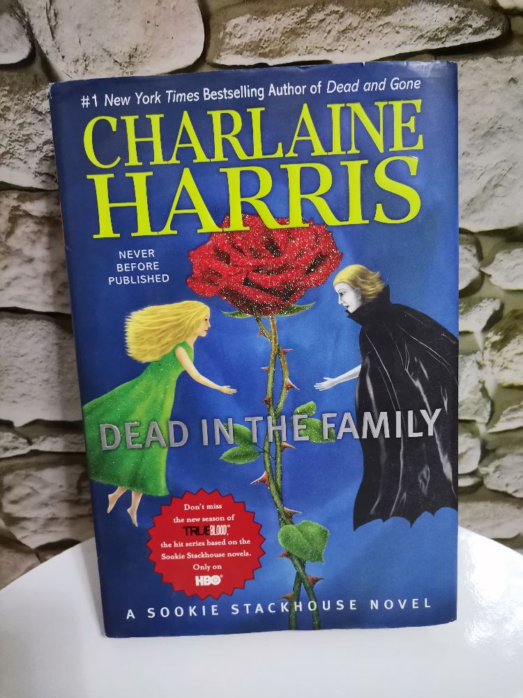 Dead in the Family – Charlaine Harris