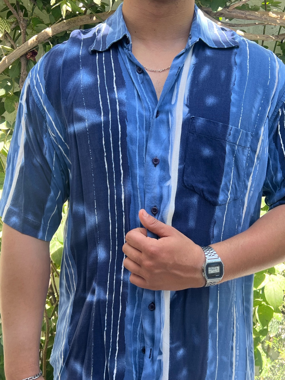 Chemise Homme Manches Courtes – Style Estival Bleu Tie-Dye