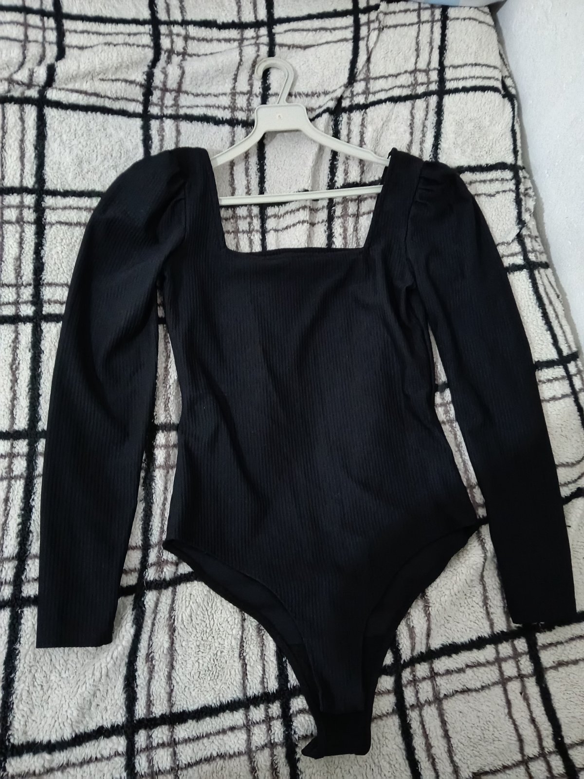 Pull col carré très bon état 