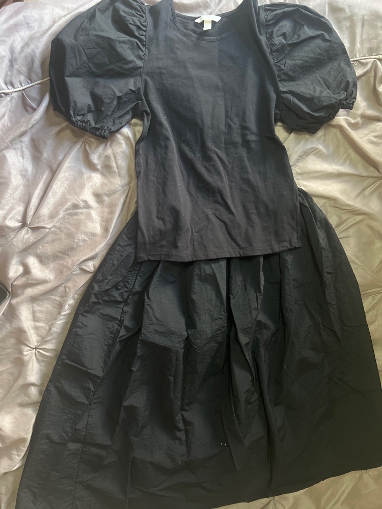 Ensemble pull (taille 36) et jupe en noir (taille38 )