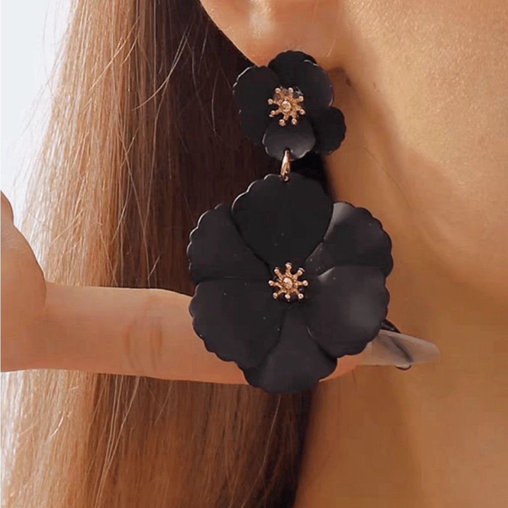 🖤 Élégantes boucles d’oreilles noires 🖤