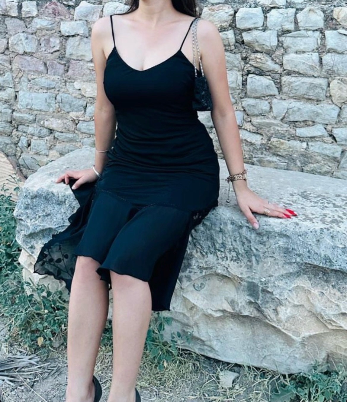 ✨ Robe noire élégante et intemporelle 🖤 Coupe fluide, très chic et facile à porter 
