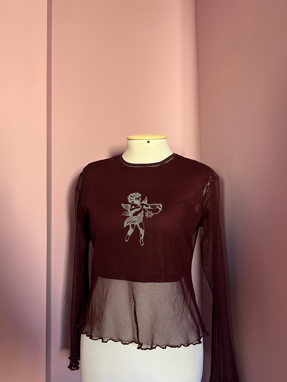 Top bordeaux motif Cupidon