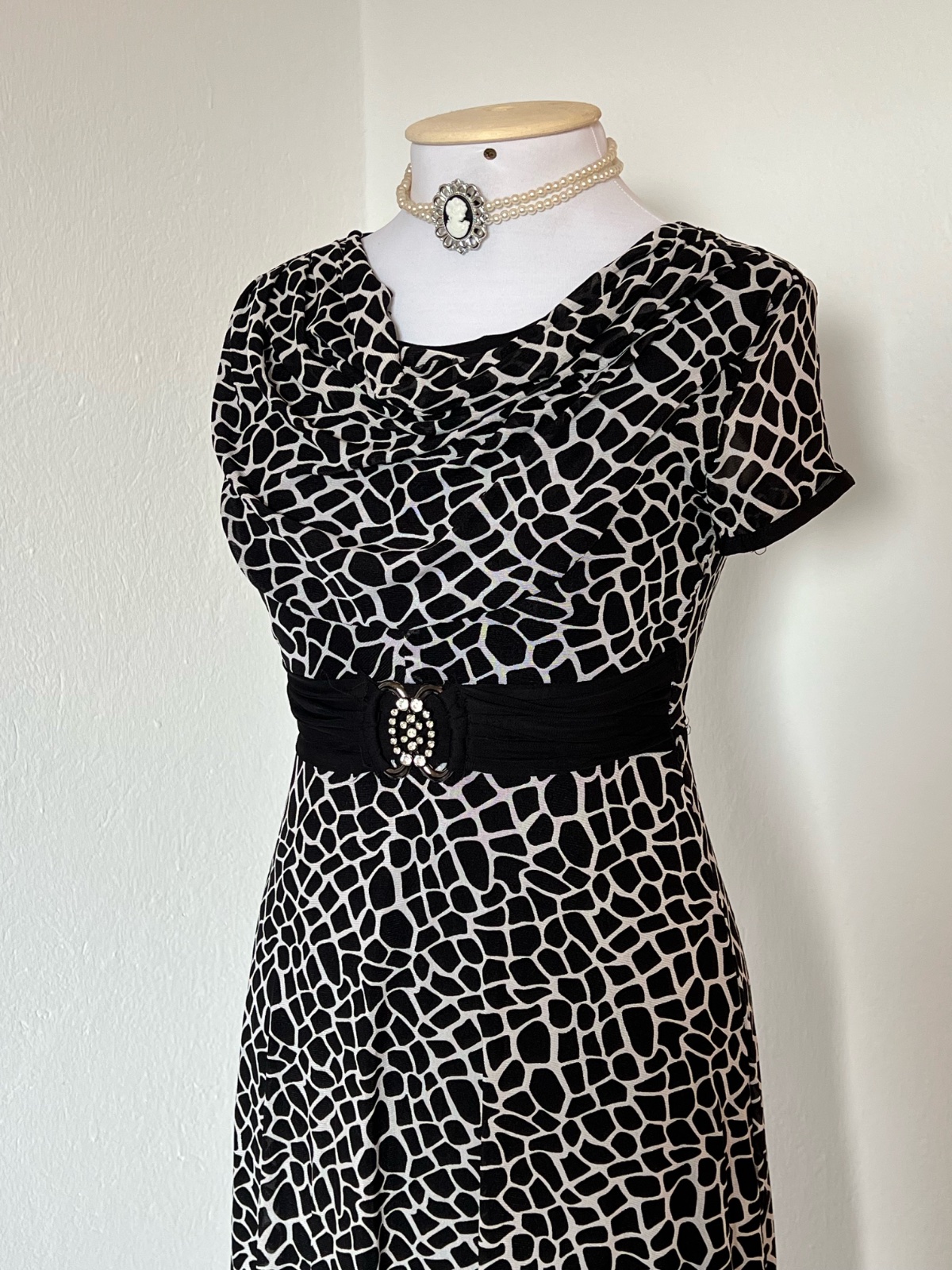     Robe mi-longue à col drapé 
